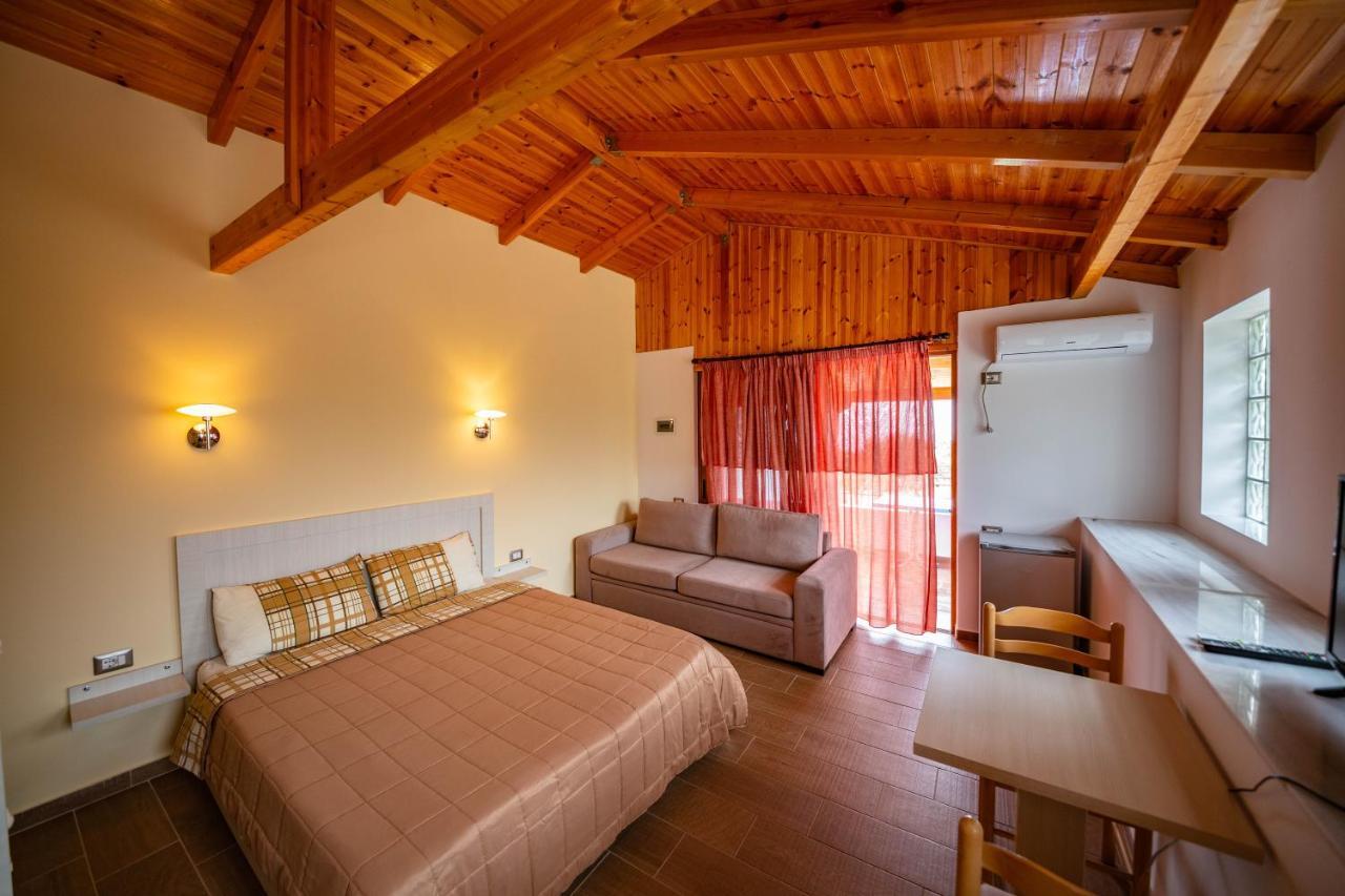 Guest House Luiza Borsh Exterior foto
